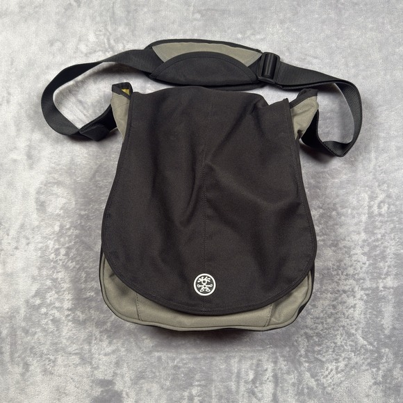 Crumpler The Luncheon Laptop Bag Green Messenger Crossbody Padded Strap Bag - Picture 1 of 8